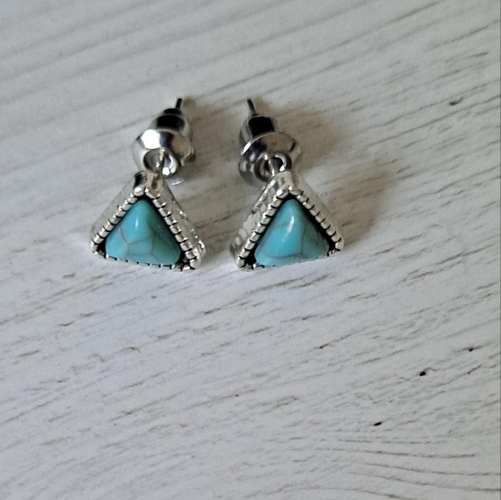 Fashion Silver triangle Tourqouise Earrings.